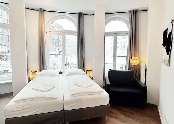 Stylish Apartment Near Binnenalster For Up To 8 Guests Hamburg
