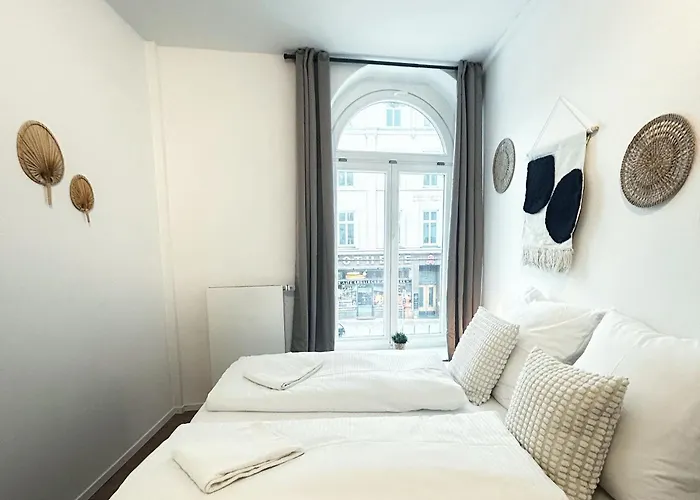 Stylish Apartment Near Binnenalster For Up To 8 Guests Hamburg