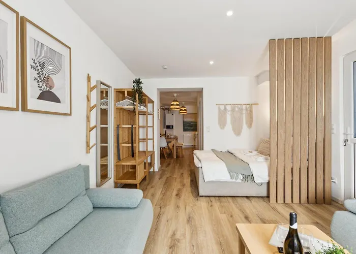 Gemütliches 2 Zimmer Ambient Apartment mit Queensize-Bett , Etagenbett& Schlafsofa in Alsternähe Hamburg